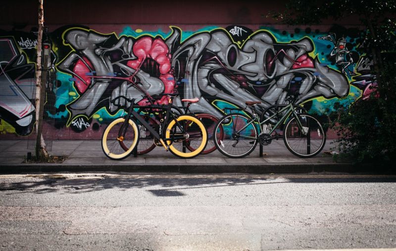 Graffiti and Banyulatin as works of literature